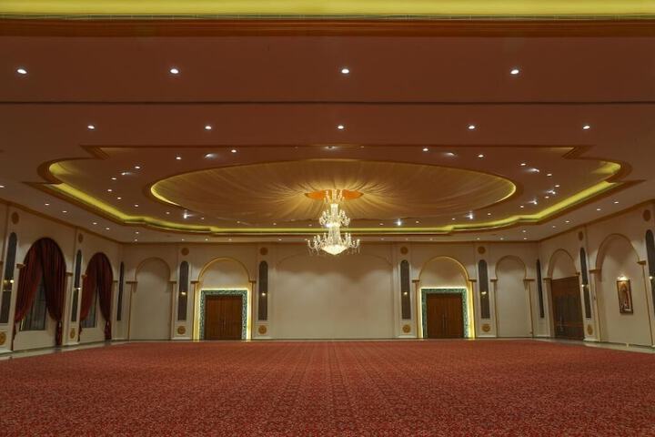 Ballroom/Hall 16 of 19
