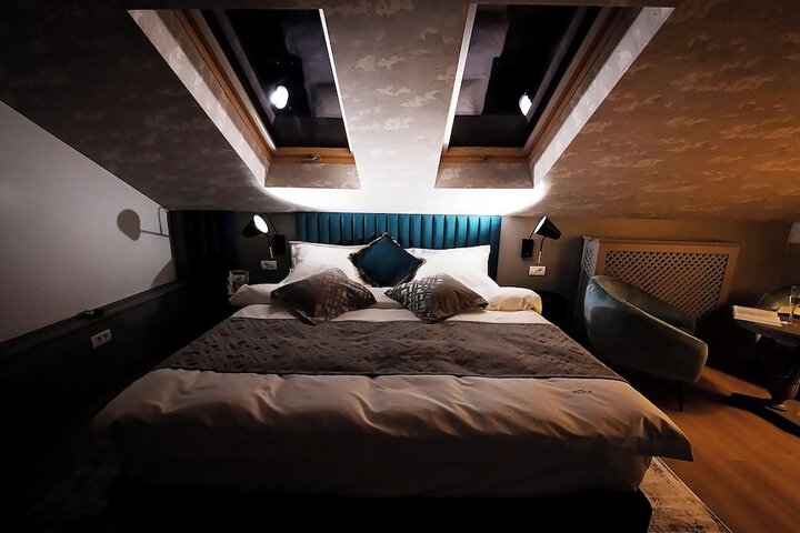 Room 15 of 32