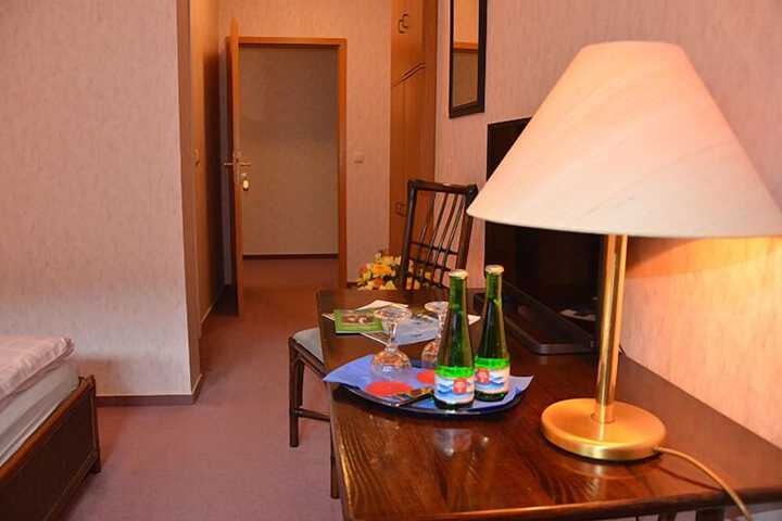Room 17 of 34