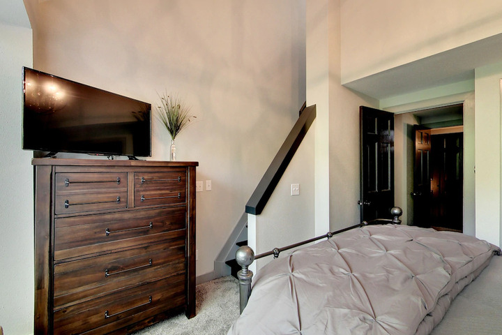 Room 2 of 10
