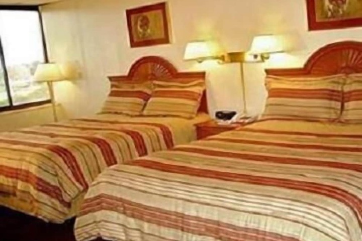 2 Queen Beds (2 of 11)