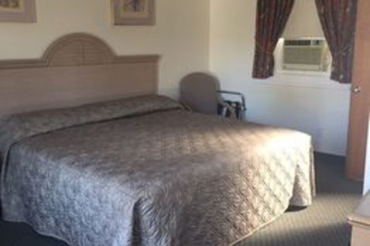 Room 8 of 10