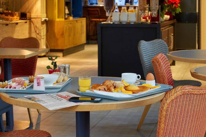 Breakfast/Coffee Service 25 of 49