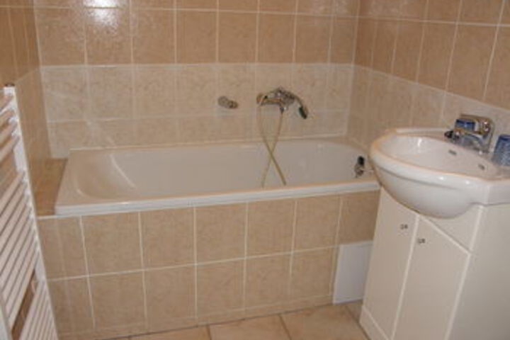 Room 2 of 28