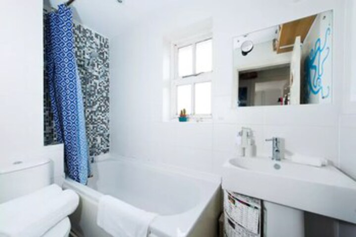 Room 2 of 20