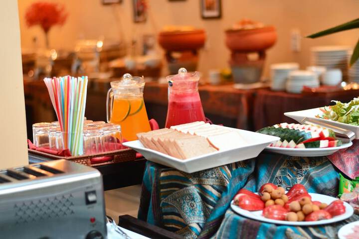 Breakfast/Coffee Service 90 of 113