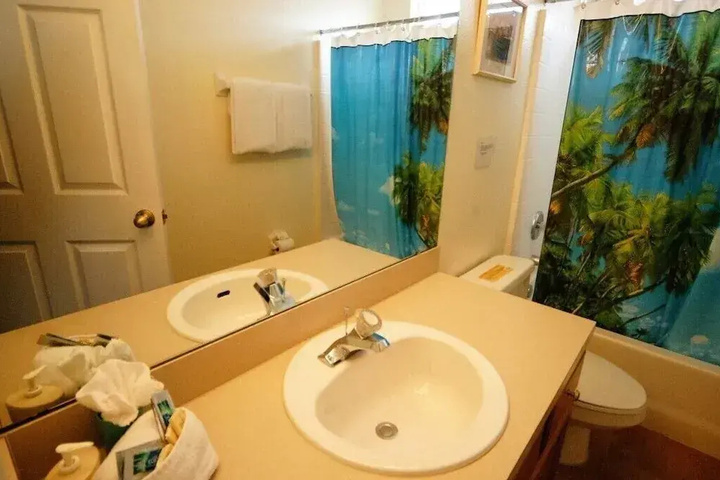 Room 9 of 27