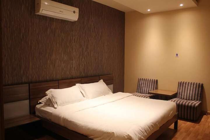 Room 5 of 25