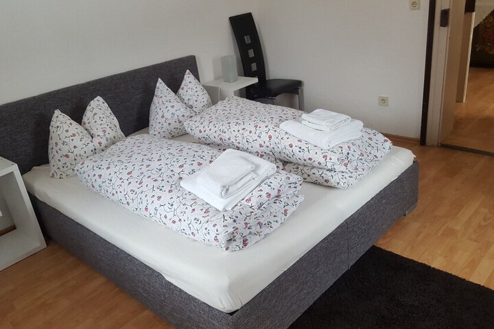 Room 4 of 25