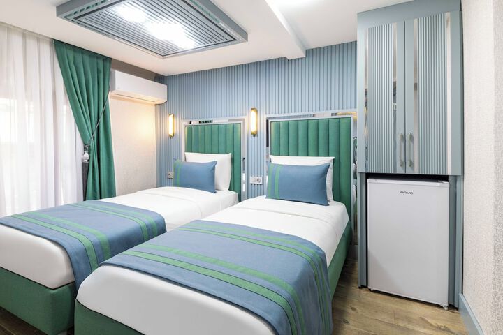 Room 34 of 107
