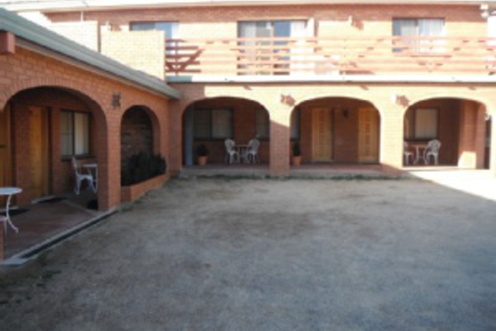 Hotel Exterior 8 of 144