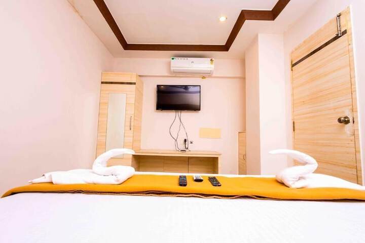 Room 5 of 25