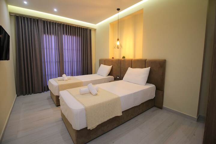 Room 12 of 34