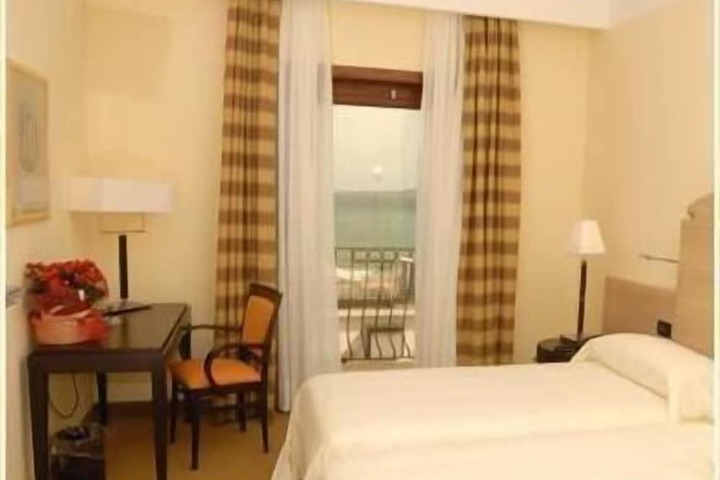 Room 10 of 26