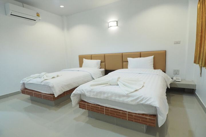 Room 6 of 35