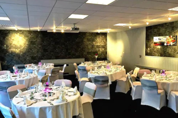 Ballroom/Hall 17 of 22