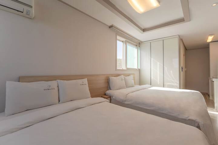 Room 30 of 66