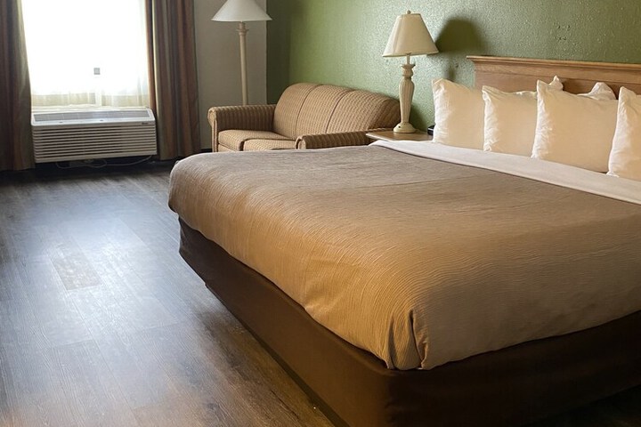 Standard | King Bed (10 of 20)