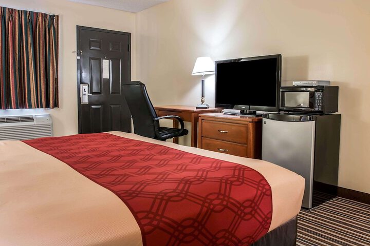 1 King Bed (2 of 5)