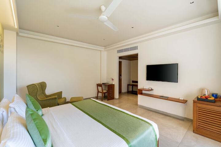 Sibaya Courtyard by Stone Wood Premium