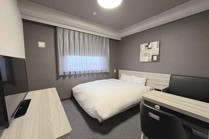 Room 7 of 32