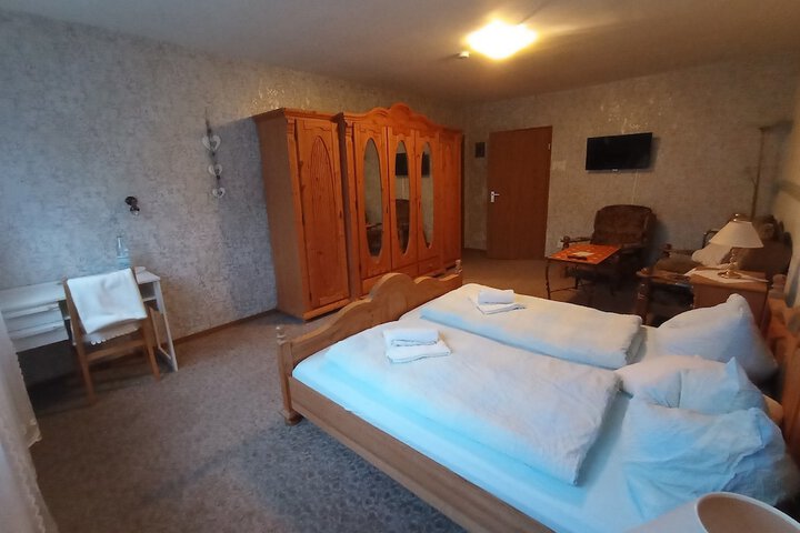 Room 5 of 31