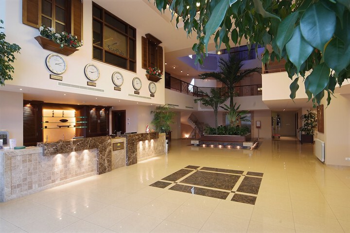 Hotel 2 of 126