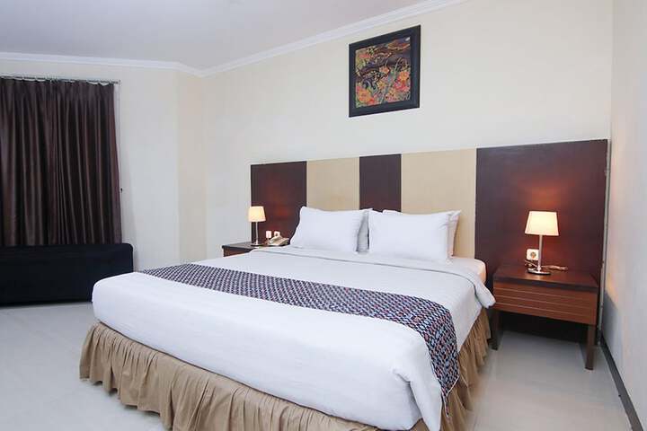 Room 10 of 18