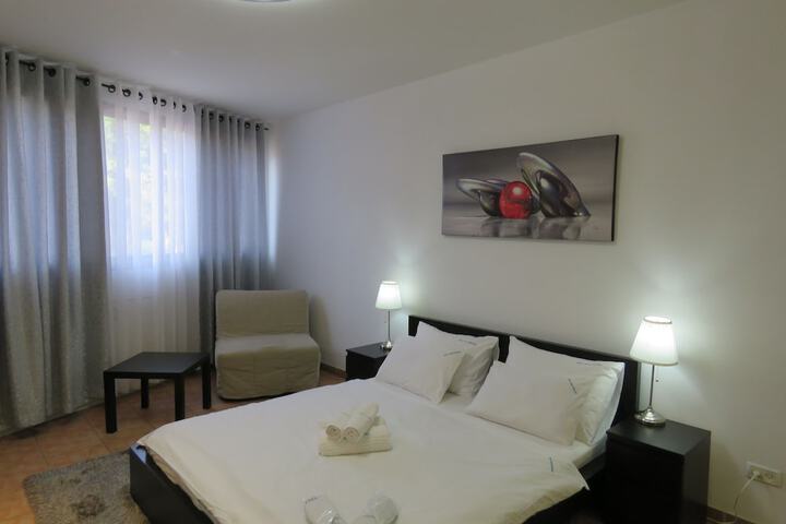 Room 8 of 33