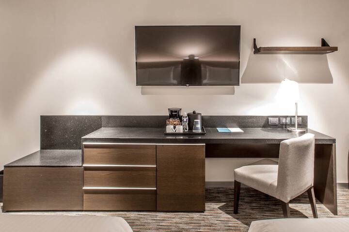 Room 13 of 40