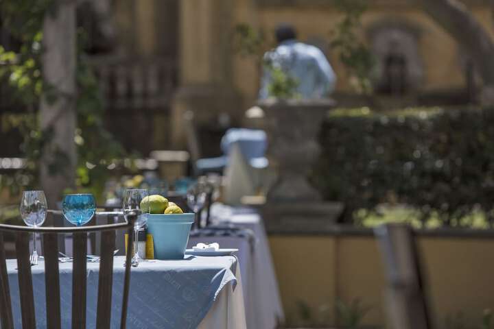 Dining 70 of 72