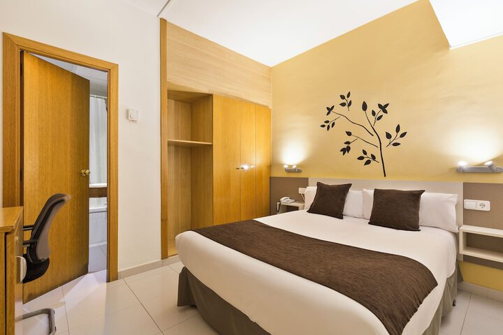 Room 15 of 80