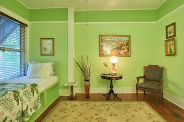 Room 10 of 78
