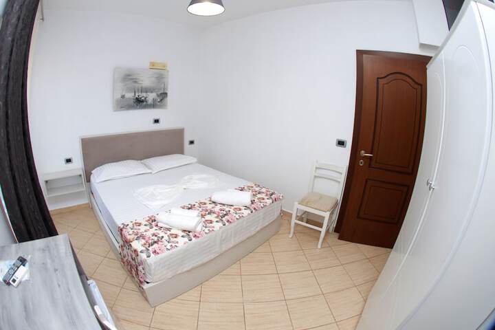 Room 5 of 131