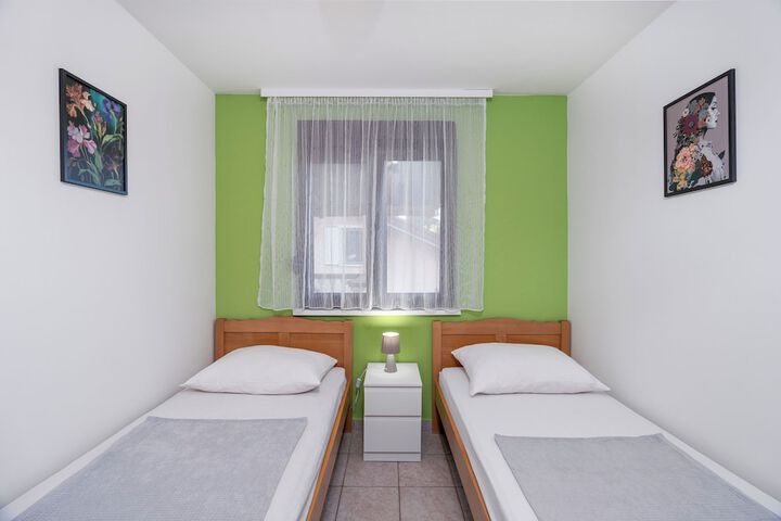 Room 6 of 88