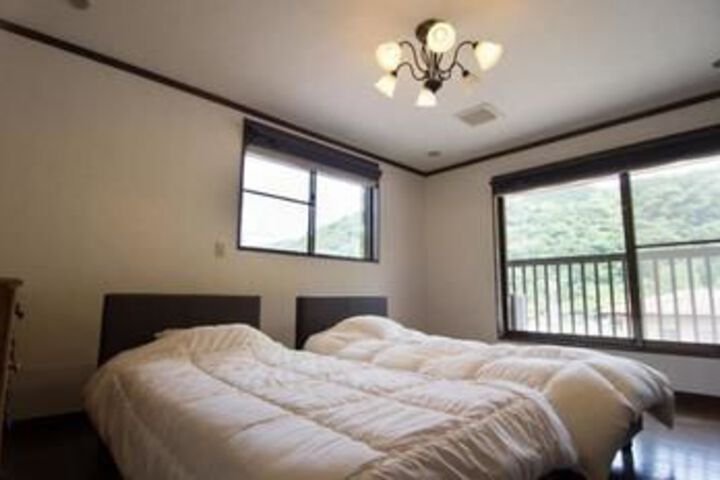 Room 12 of 21