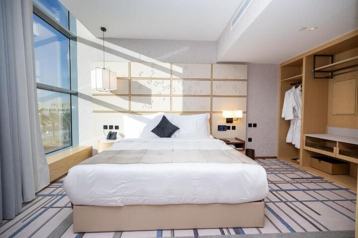 Room 13 of 32