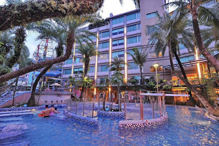 Pools & Facilities