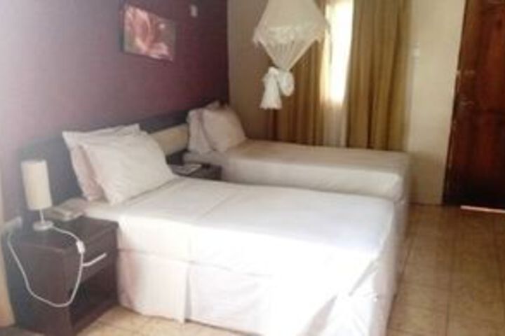 Room 7 of 16