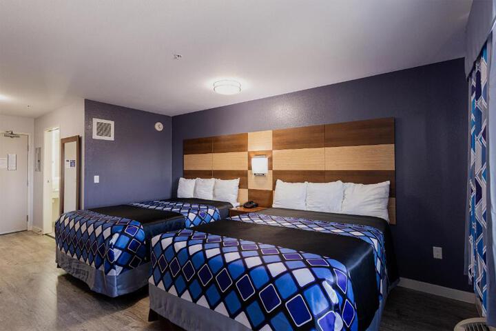 2 Queen Beds Accessible (1 of 6)