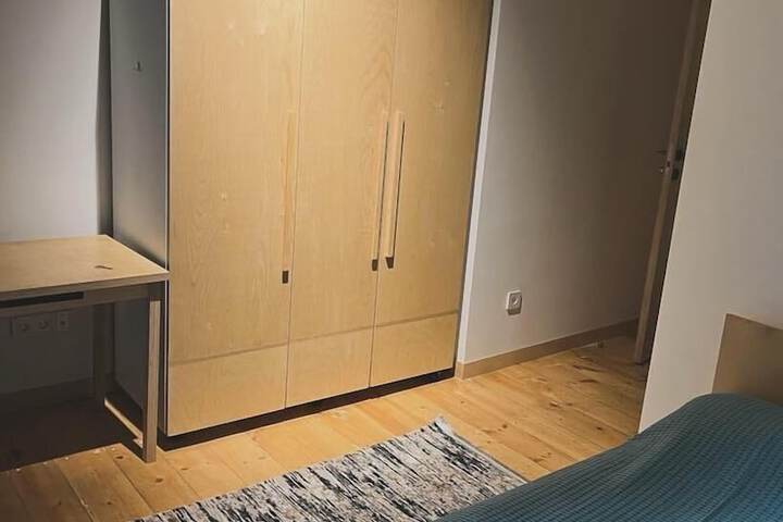 Room 4 of 10