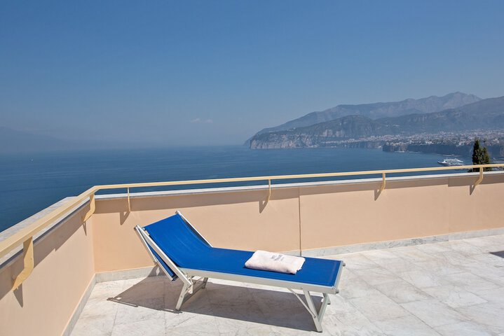 Sundeck 66 of 81
