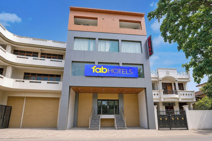 Fabhotel South Town - Near Govindpuri Railway Junction