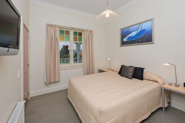 Room 11 of 36