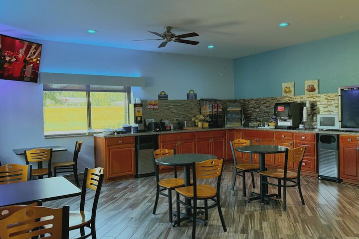 Breakfast/Coffee Service 30 of 33