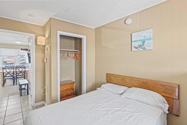 Room 15 of 42