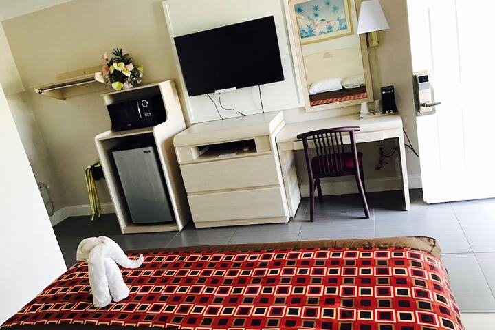 Room 6 of 32