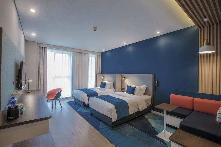 Room 12 of 60