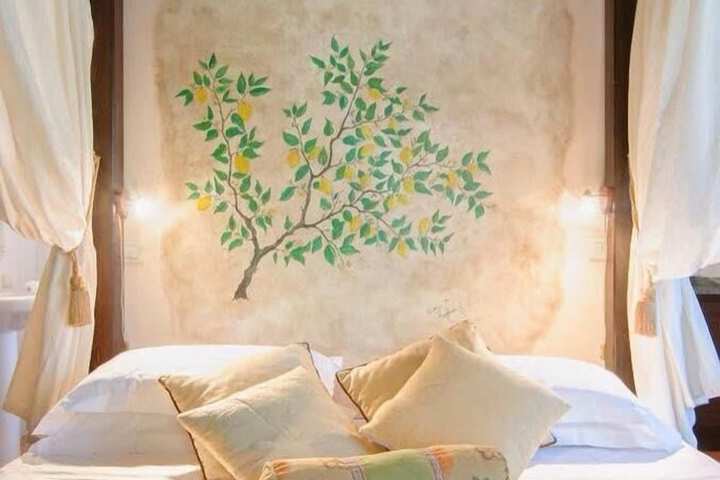 Room 27 of 61