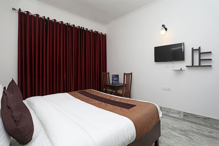 Room 10 of 18